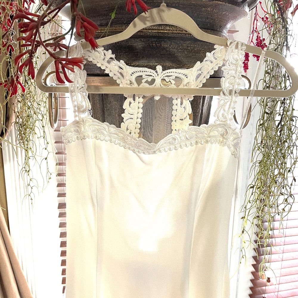 Dress - Picture 3 of 9